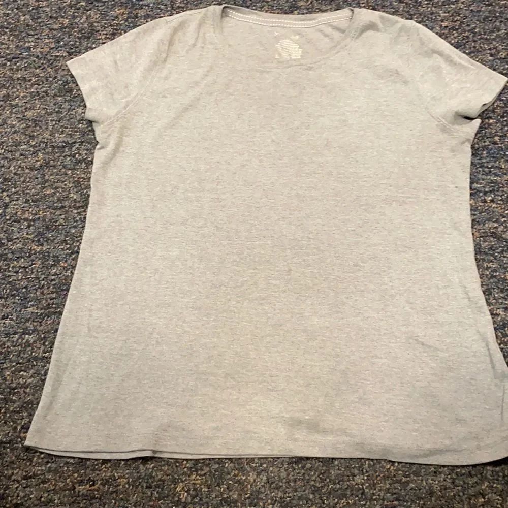 St. John’s Bay Gray Tee sz. L
